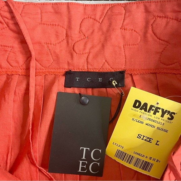 TCEC Embroidered Floral Woven Blouse Tank - Picture 5 of 6